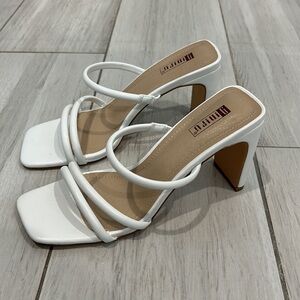 IDIFU White Strappy Chunky Block High Heels Size 7.5